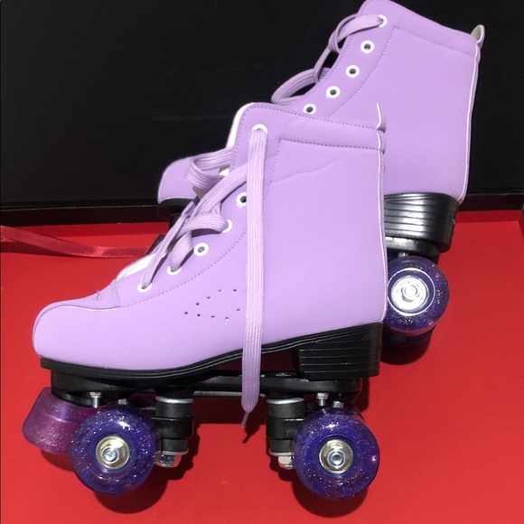 Teens and Adults Lavender Light-Up Women's Roller Skates. - Picture 3 of 5